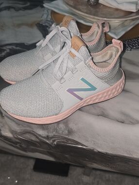 New Balance white and pink women’s sneakers with teal accent